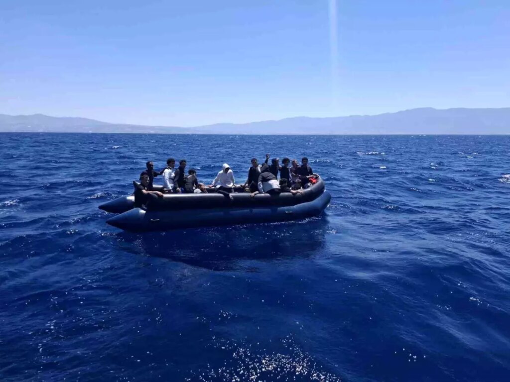 aydinda 147 duzensiz gocmen kurtarildi YsGfKqZu