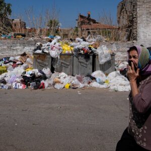 Çöp toplama tesisi kapatıldı: İzmir’in sokakları çöp yığınlarıyla doldu