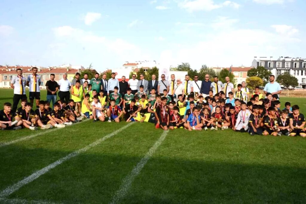 eskisehirde yaz kuran kurslari futbol turnuvasi sona erdi EmMWTjNr