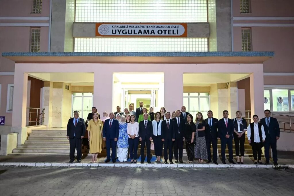 kidemli albay akyuze veda yemegi ThYeqnE7