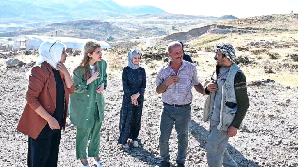 milletvekili olmeztoprak saricicek yaylasinda hayvanciligin onemine dikkat cekti Cy5swEhv