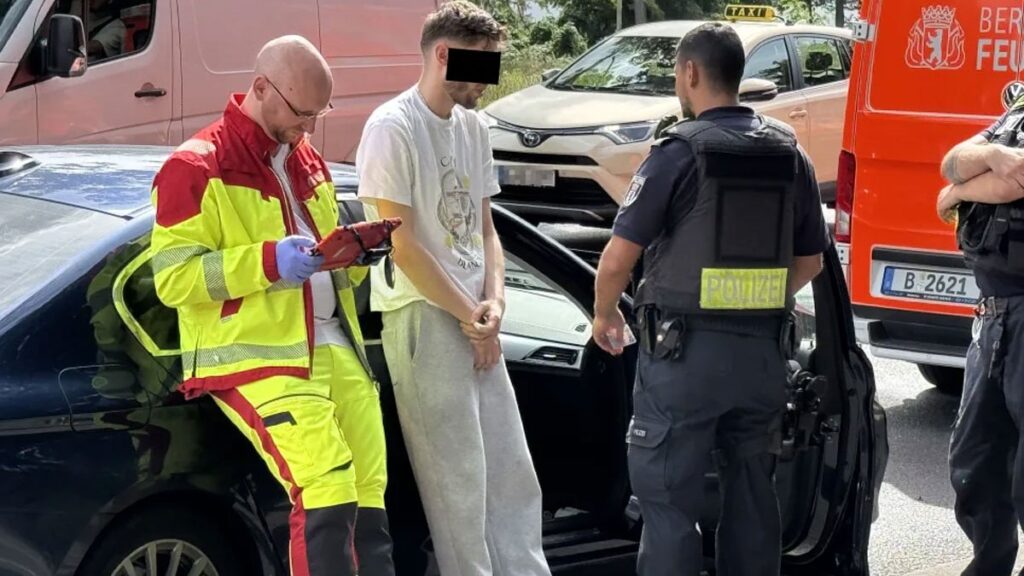 almanyada arac kalabaliga daldi yaralilar var pBcZd8jl