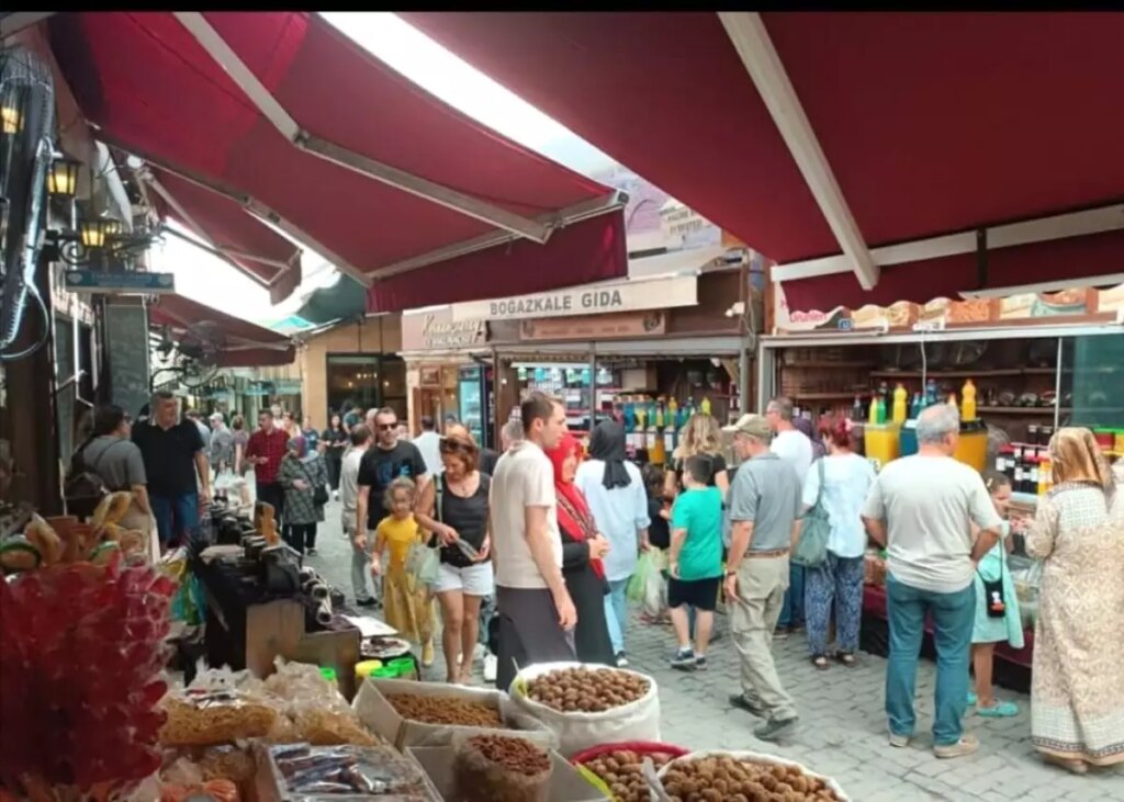 beypazarina yogun turist akini C6JmB9QT