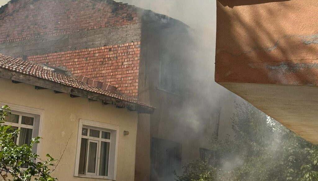 cankiradaki ev yangini korkuttu fQeUX8Am