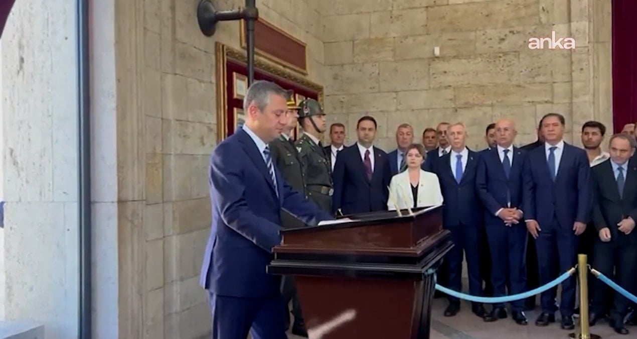 gozler ozgur ozeldeydi anitkabir ozel defterine bunlari yazdi pEhiV4ih
