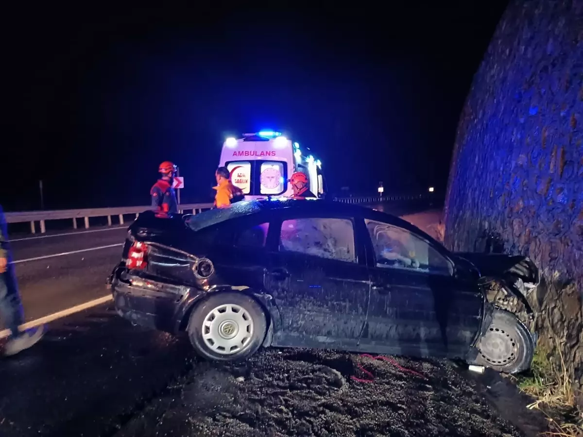 gumushanede trafik kazasi 3 yarali FGNkaD9m