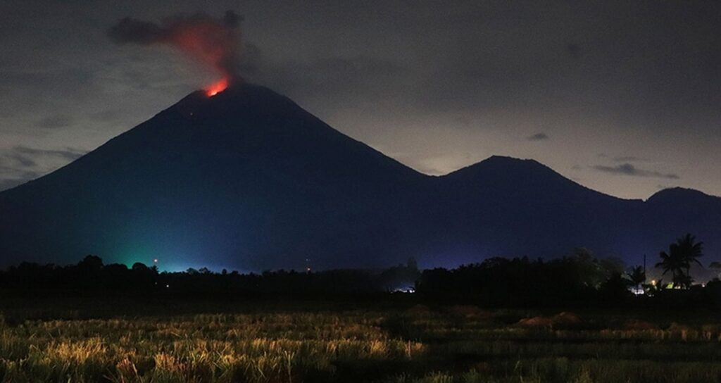 semeru yanardaginda iki patlama 6rQxcaDq