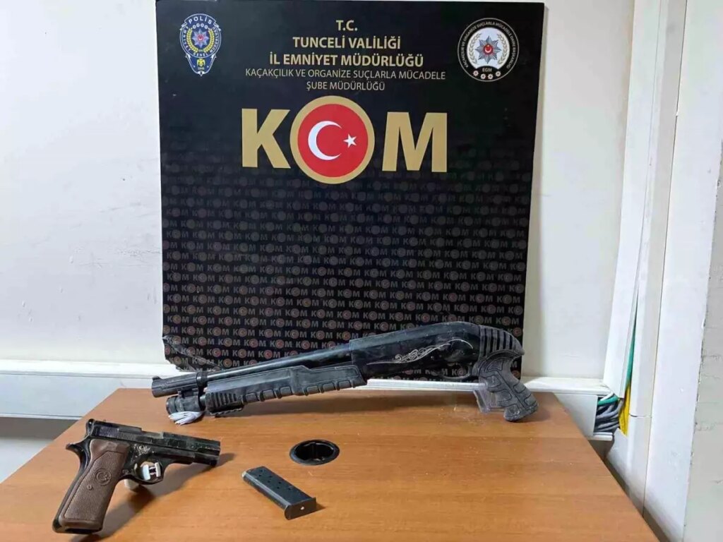 tuncelide santiye alaninda silah ve uyusturucu ele gecirildi xwulGp9q