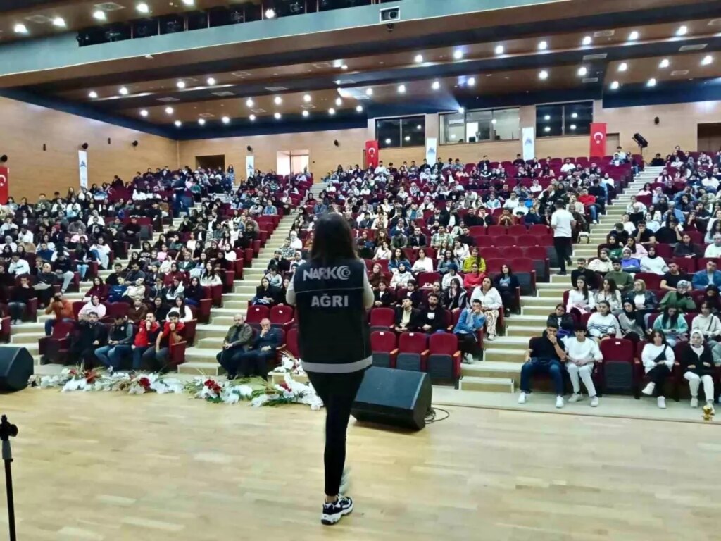 agrida emniyet mudurlugu ogrencileri bilgilendirdi ZXWVz3PQ