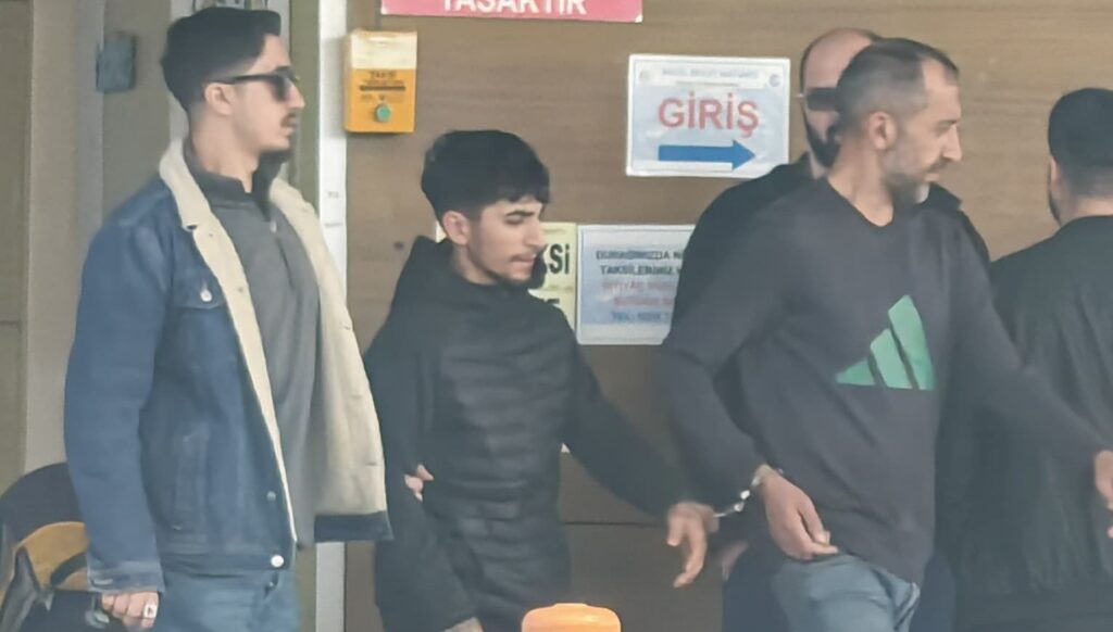 bursada uyusturucuoperasyonu 2 gozalti rBvJVJ92.jpg