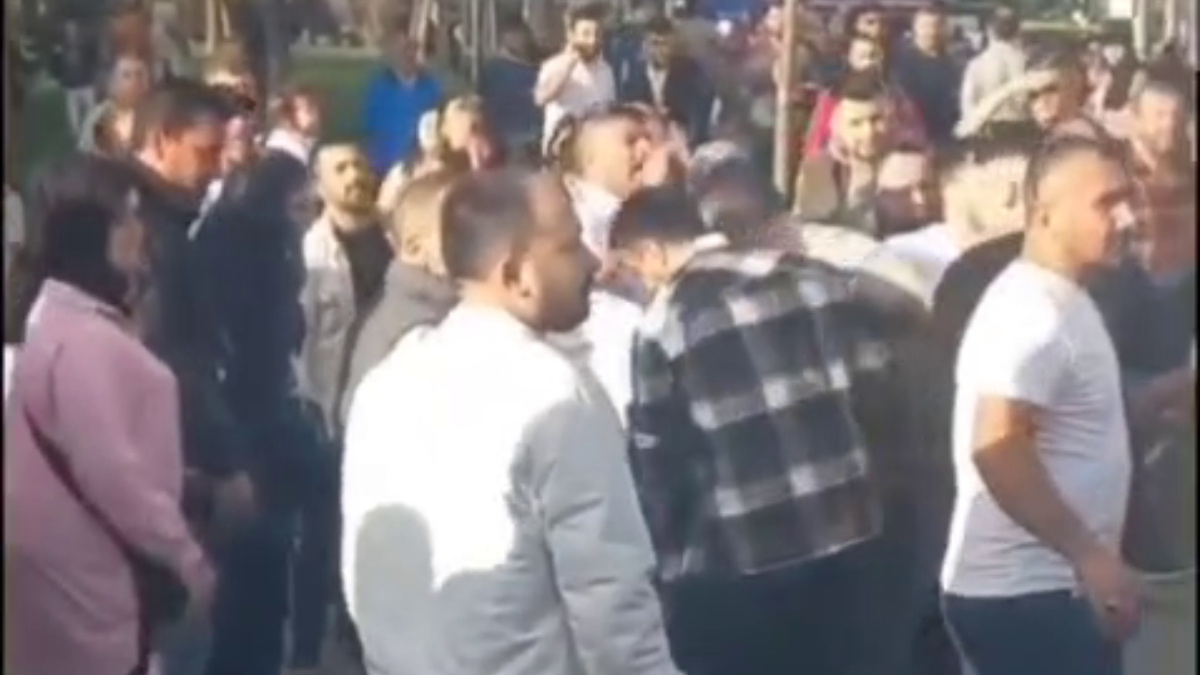 duzcede liseli 2 kiza sozlu tacizde bulunup esnafa bicak cekti 6vaDiUx8.jpg