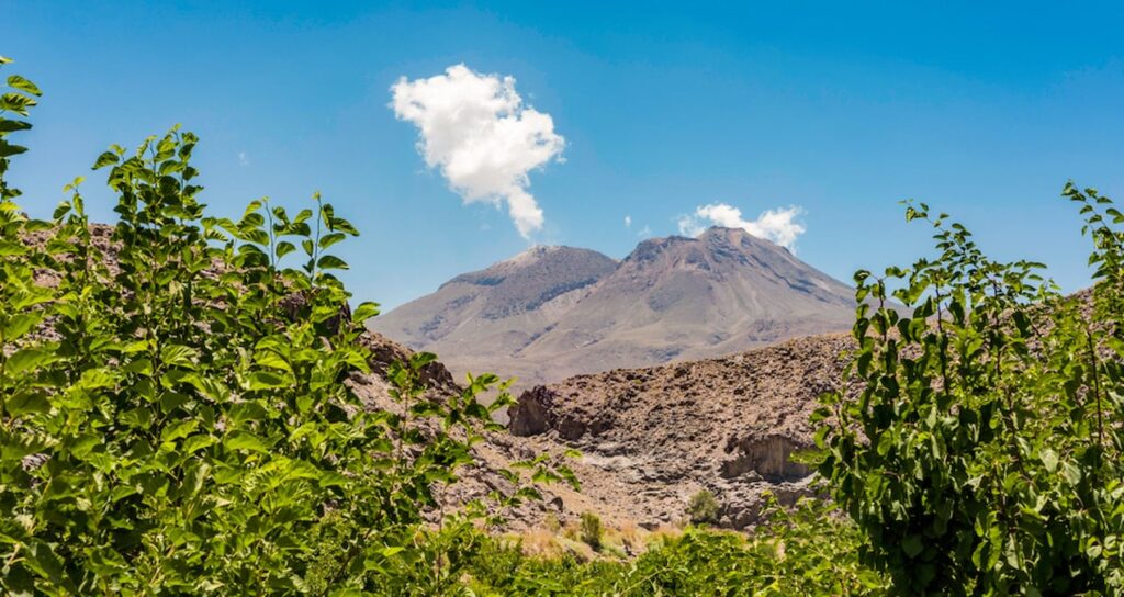 endise yaratan hareketlilik komsuda 710 bin yildir uyuyan dev volkan uyandi xOnR49fq.jpg