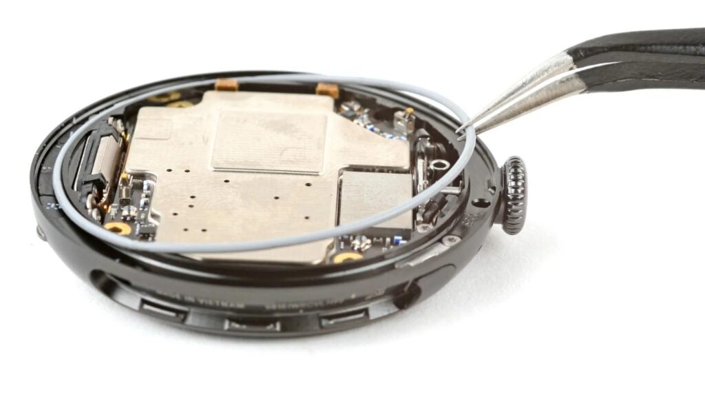 ifixitten 10 uzerinden 9 puan googlein yeni saati pixel watch 4 rekor kirdi bVhry33Z