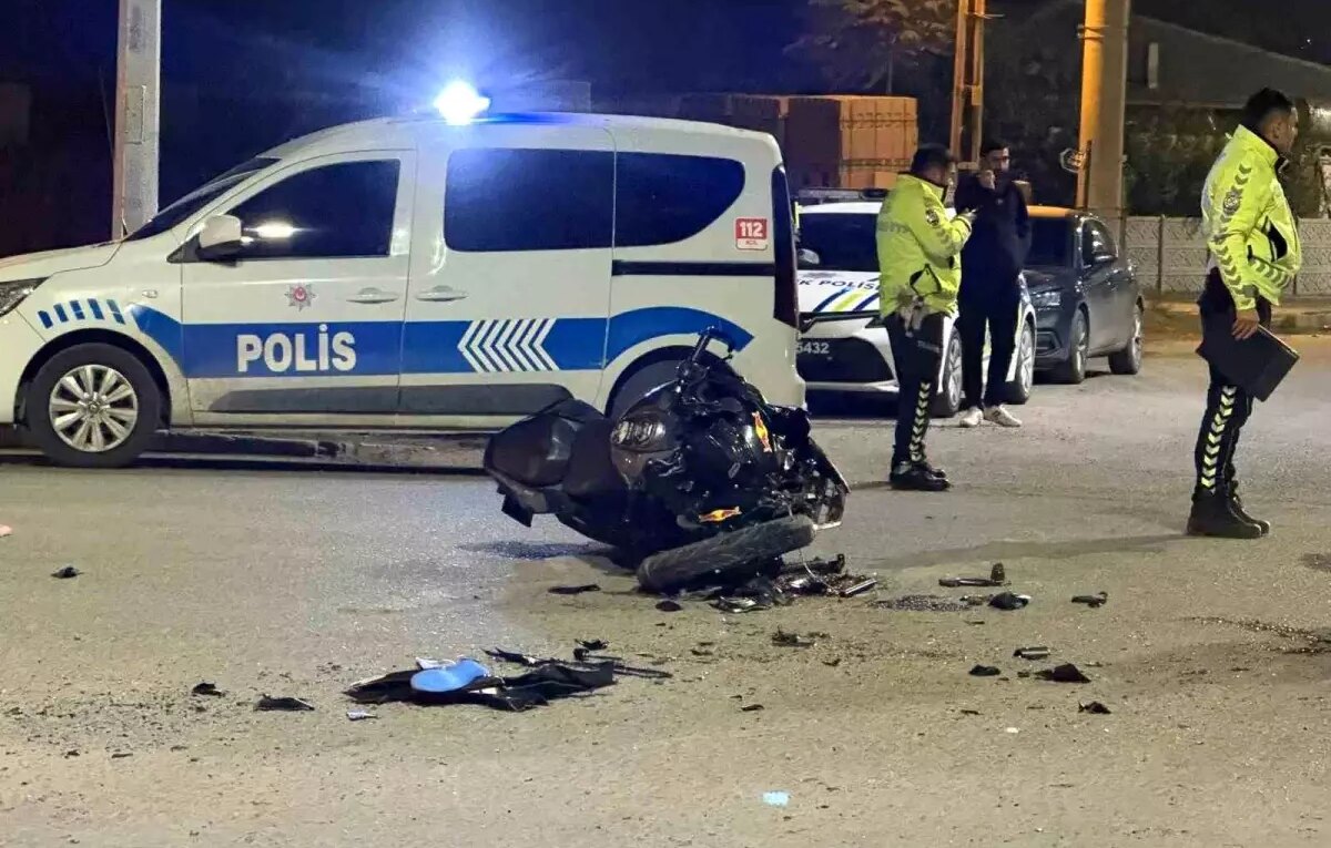igdirda motosiklet otomobil kazasi 2 yarali X1iCaily.jpg