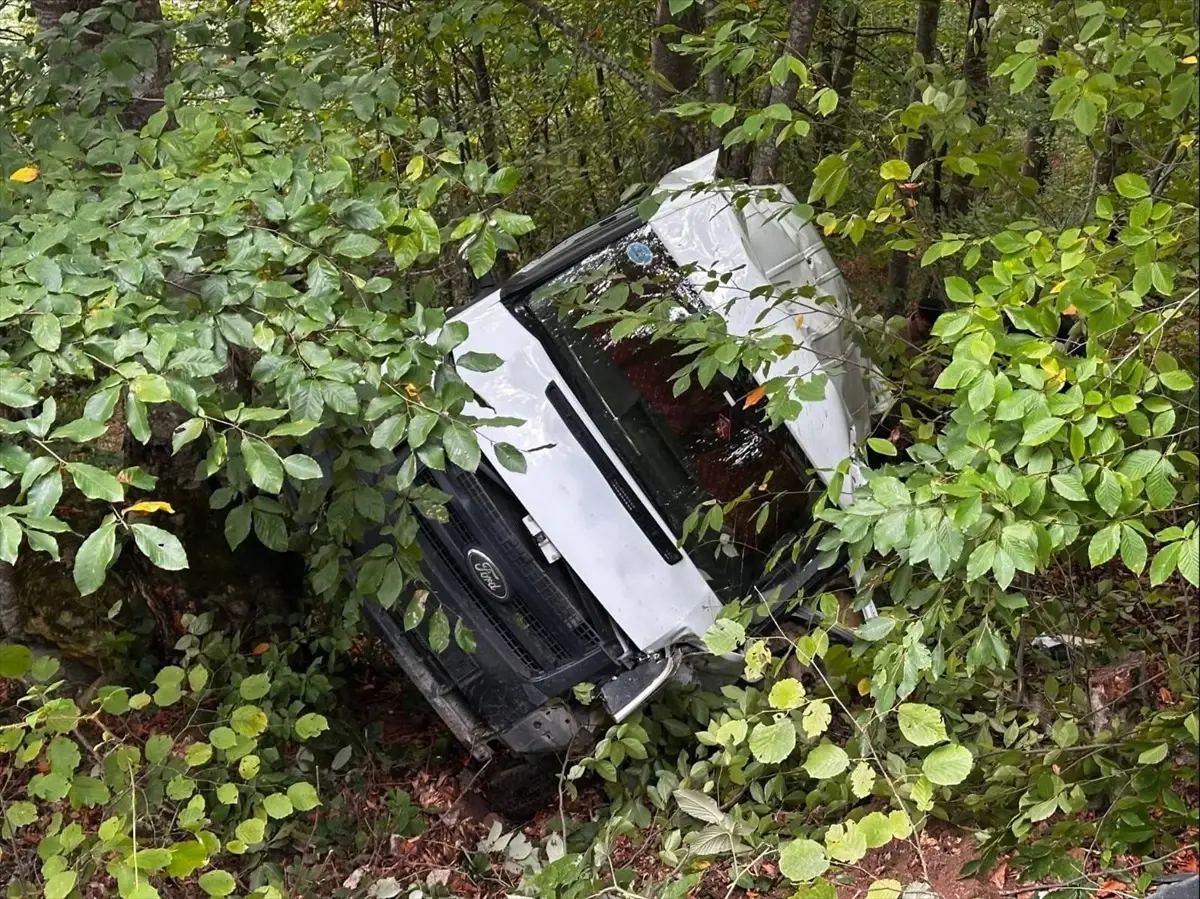 minibus devriildi 11 yarali HgRQwpRT.jpg