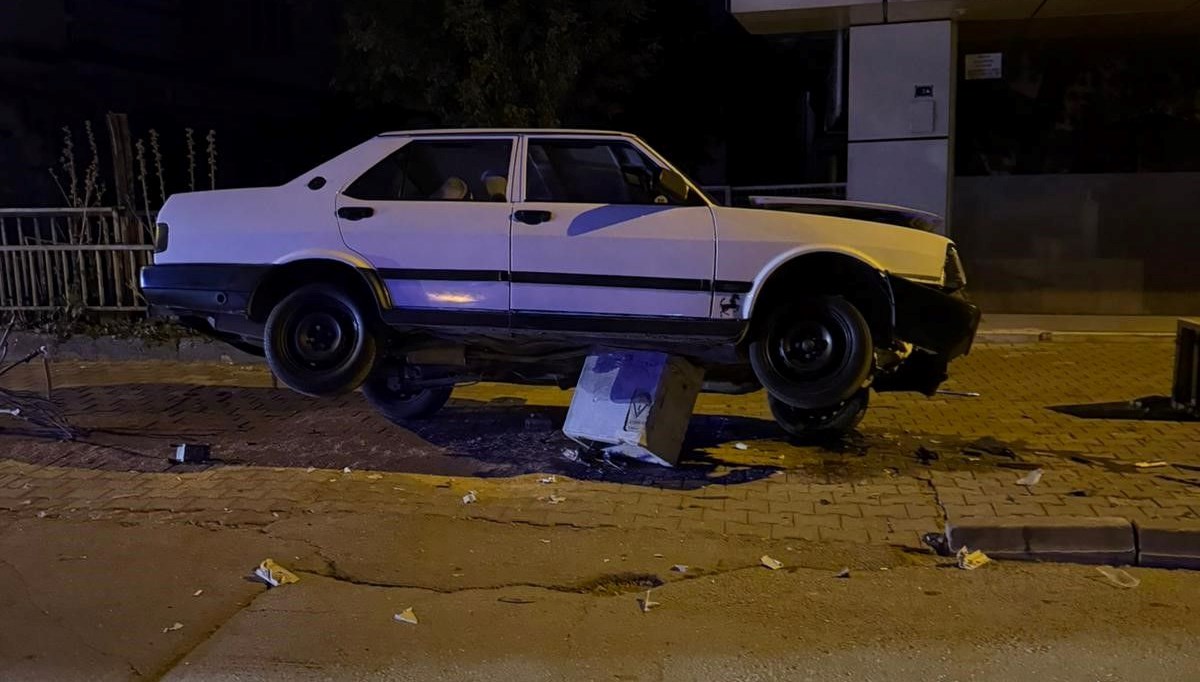 nigdede otomobil trafoya cikti lMQ3XyT1.jpg