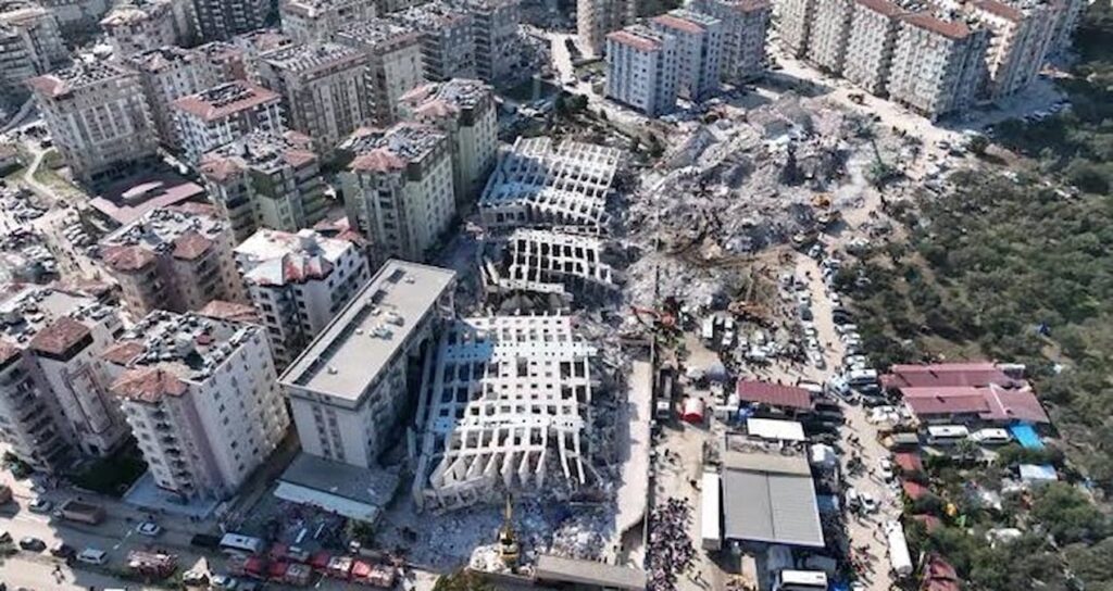 ronesans rezidans davasinda carpici ifade rusyada afisleri gosteriliyor nE77qtG8