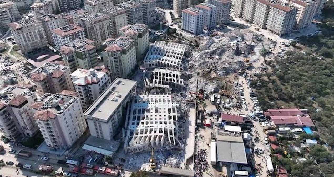 ronesans rezidans davasinda carpici ifade rusyada afisleri gosteriliyor nE77qtG8