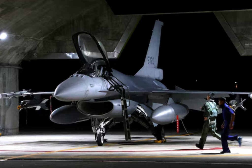 ABD Savunma Bakanlığı Tayvan’a teslim edilecek F16V uçakların üretimini hızlandırmak için fazla mesai yaptığını duyurdu