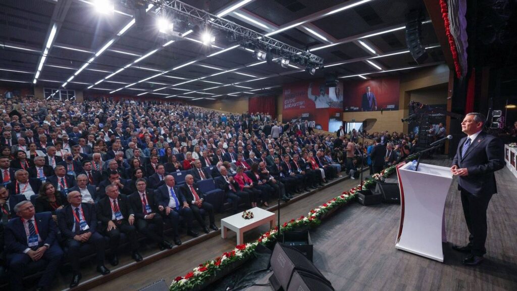 CHP’de kurultay günü: Hazırlıklar tamamlandı, parti programı 17 yıl sonra değişecek
