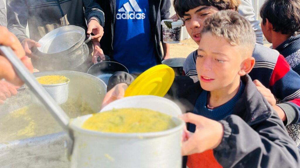 deniz feneri gazzede her gun 22 bin kisiye sicak yemek b3aiF5qy.jpg