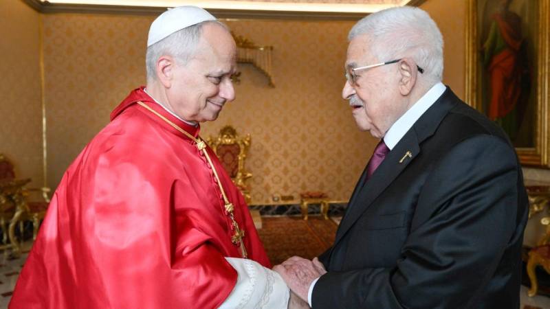 filistin devlet baskani abbas vatikanda papa 14 leo ile gorustu QHWUV74L.jpg