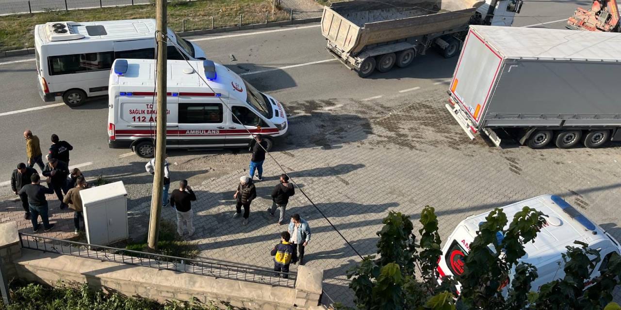 igdirda polisleri tasiyan minibus kaza yapti 7 yarali smj8A1YB.jpg