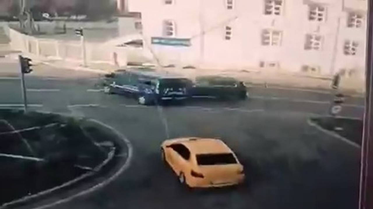 makam araci jandarma minibusune carpti 2 asker yaralandi GTxMOkKD.jpg