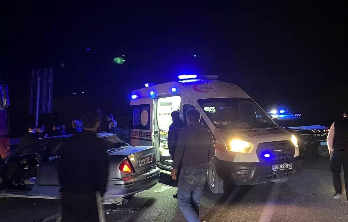 malatyada tir ile otomobil carpisti 2 yarali kB9fWFpY.jpg