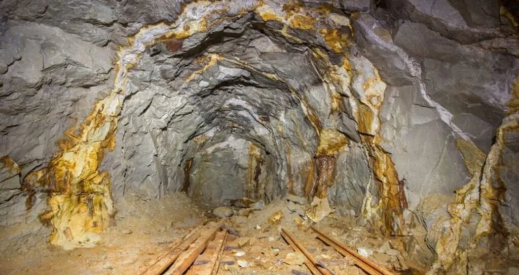 o ilimizin basina talih kusu kondu bugun milyarlarca liralik altin rezervi kesfedildi eSmRlbEK.jpg