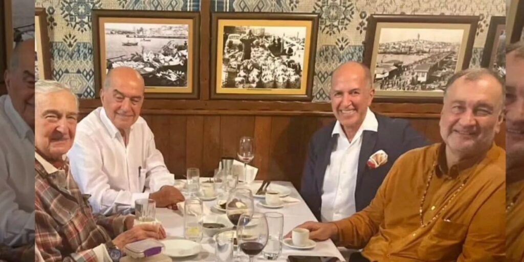 surpriz bulusma rahmi koc ve murat ulker ayni masada NHbdiGUn.jpg