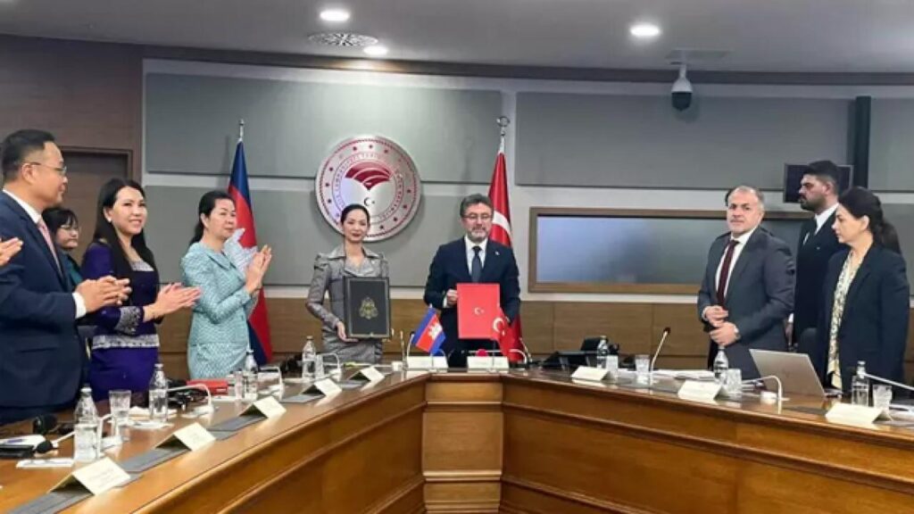 turkiye ile kambocya arasinda karma ekonomik komisyonu protokolu imzasi bsvcyJgz.jpg