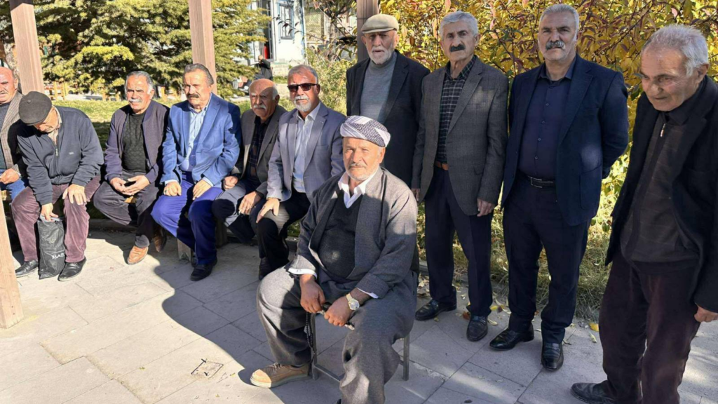 vanli emekliler olume terk ettiler mezarimizi kazip bizi gommeye bile tenezzul etmiyorlar UZGg3HJ8.png