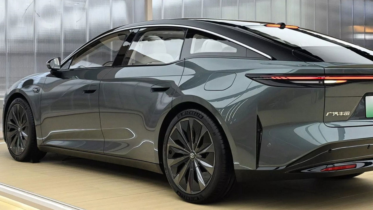 Toyota bZ7 satışa sunuldu: Tesla Model S’in beşte bir fiyatına sahip