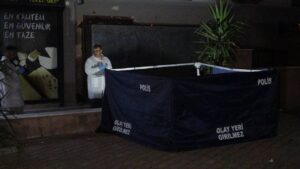 antalyada-supheli-olum-kaldirimda-cansiz-bedeni-bulundu-XuD3Kh34