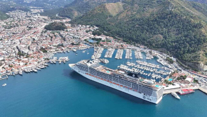 Muğla’ya Gelen Dev Gemiden Binlerce Turist Limanda Ayrıldı