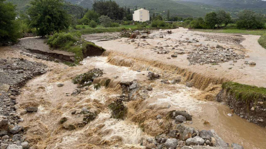 Kahramanmaraş ve Kilis’te Sağanak Yağış Hayatı Olumsuz Etkiledi