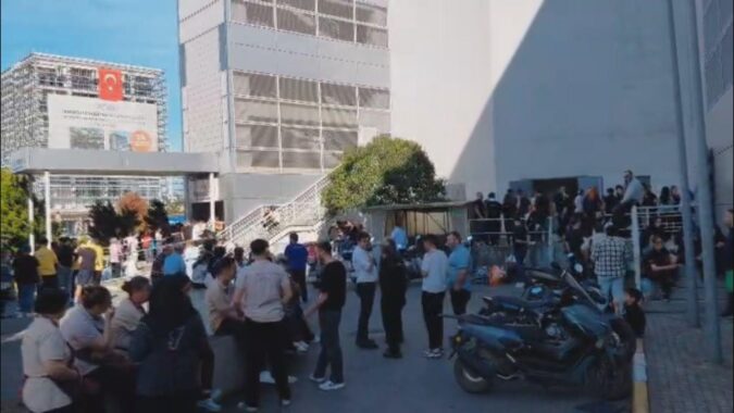 Pendik’te Alışveriş Merkezinde Yangın Paniği