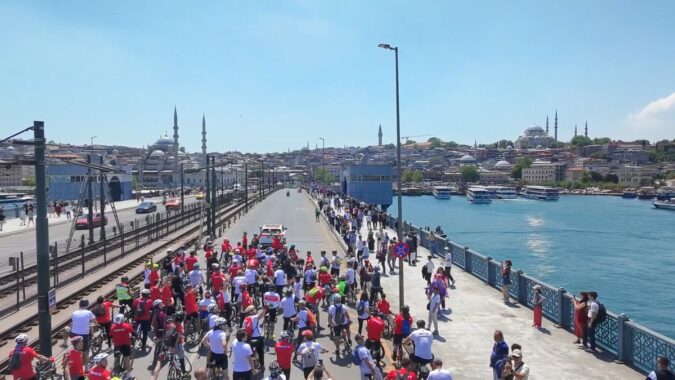Sultanahmet’ten Dolmabahçe’ye Bisikletli Gençlik Turu