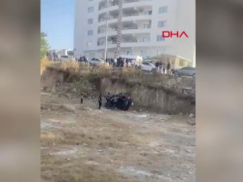 El frenini indirdikleri otomobil uçuruma yuvarlandı: İki çocuk yaralandı