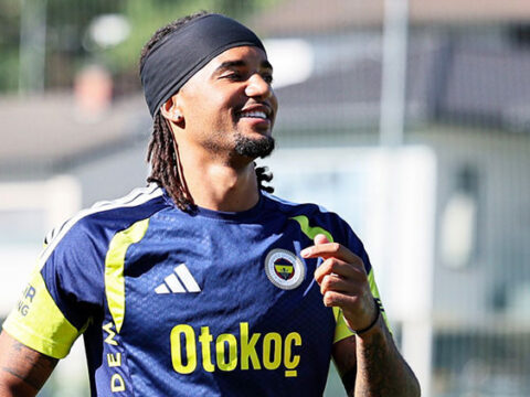 Fenerbahcede mert muldur ve archie brown gelismesi bwqFMQm5