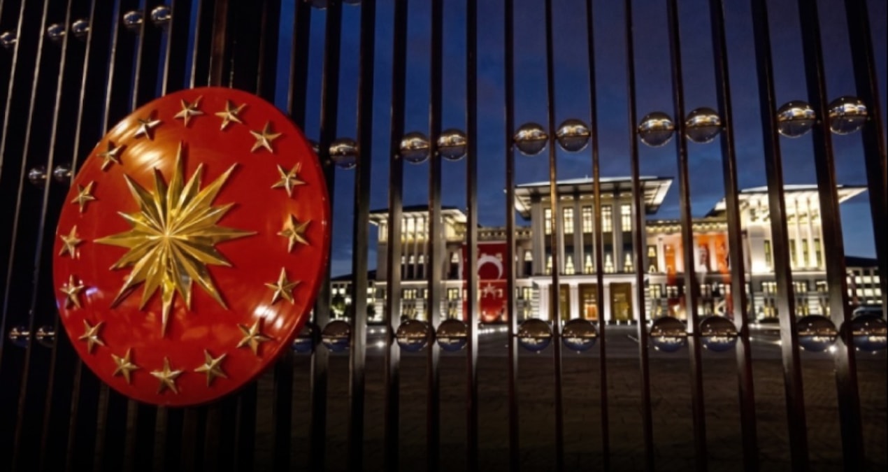 Saraydan yeni parti hakkinda ilk aciklama EupKdw1E